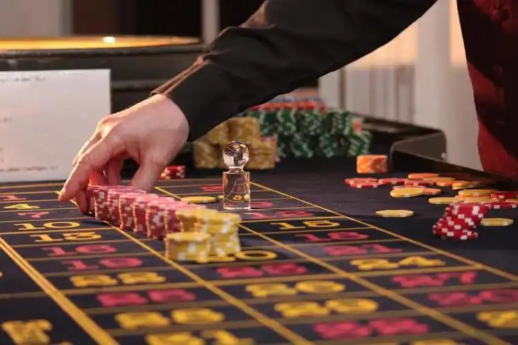 Filipino players browsing vip games on mobile devices